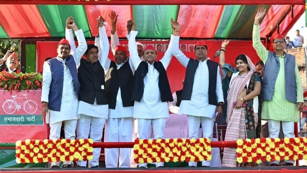 उत्तरप्रदेश के महोबा की रैली में समाजवादी पार्टी के राष्ट्रीय अध्यक्ष अखिलेश यादव (फोटो: ट्विटर/ samajwadiparty)