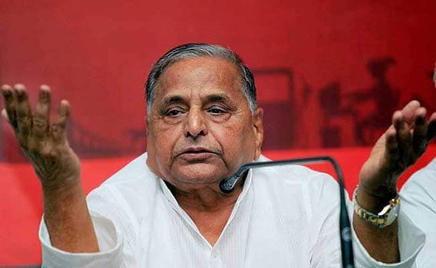 पहलवानी के कारण मुलायम अपने शरीर और स्वास्थ्य का खूब ख्याल रखते थे। युवावस्था में मुलायम का काफी समय अखाड़े और व्यायामशाला में बीतता था।