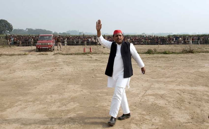 अखिलेश यादव भी अपने शरीर और हेल्थ को लेकर काफी जागरूक रहते हैं। वह रेगुलर वर्कआउट करते हैं और अपनी डाइट का भी ध्यान रखते हैं। 