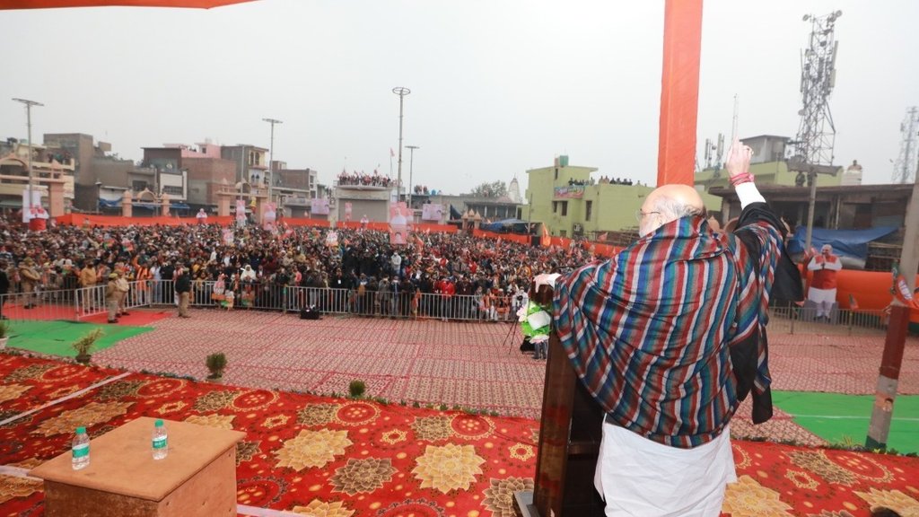 गाजियाबाद के लोनी में जनसभा को संबोधित करते केंद्रीय गृह मंत्री अमित शाह (फोटो: ट्विटर/AmitShah)