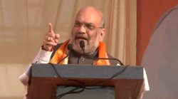 किसानों पर गाड़ी चढ़ाने वाले की बात कर रहे हैं क्या? अमित शाह ने जनसभा में की बाहुबलियों को जेल में डालने की बात तो लोग लेने लगे मजे