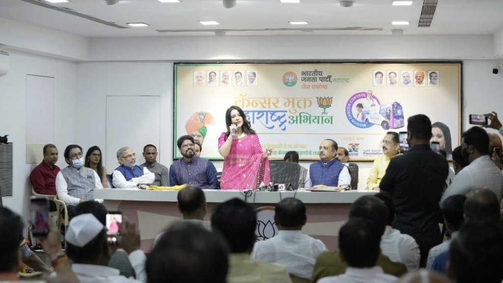 एक सार्वजनिक कार्यक्रम में अमृता फडणवीस (फोटो: ट्विटर/ fadnavis_amruta)