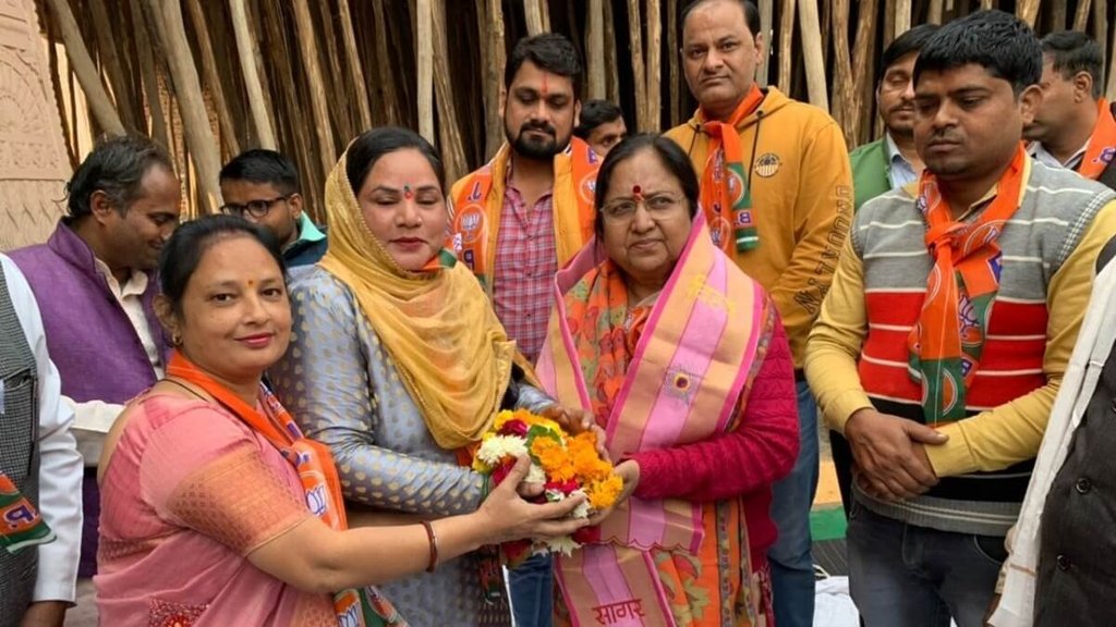 अनुसूचित वोट और खासकर जाटव वोटों को अपने पक्ष में करने के लिए भाजपा ने बेबी रानी मौर्य को अपना जाटव चेहरा बनाया है। (फोटो: ट्विटर/ बेबी रानी मौर्य)