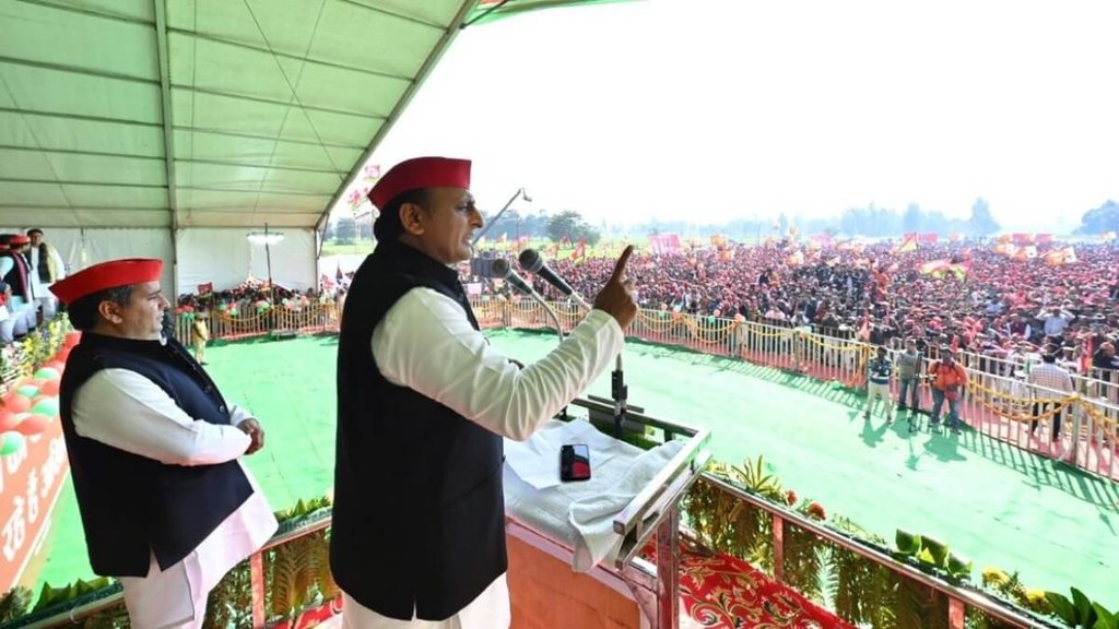 बदायूं की जनसभा में समाजवादी पार्टी के अध्यक्ष अखिलेश यादव (फोटो: ट्विटर/ समाजवादी पार्टी)