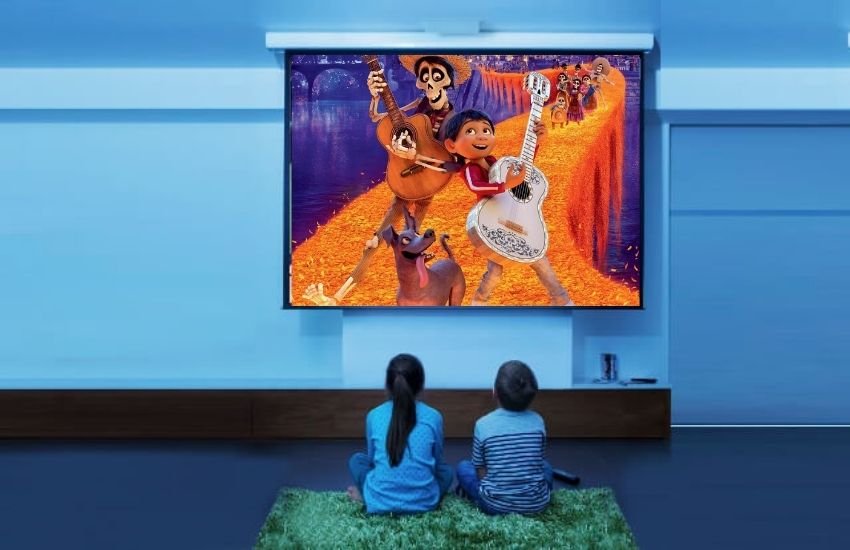 ओटीटी पर क्राइम-थ्रिल और लव-मिस्ट्री से भरी फिल्मों की कमी नहीं है, लेकिन क्या आपको ये फिल्में देखते से बच्चों की चिंता होती है कि उन्हें कैसे इंगेज रखा जाए। तो यहां आपके बच्चों के लिए उन फिल्मों की लिस्ट लेकर आए हैं जो मनोरंजन के साथ बच्चों को कुछ न कुछ अच्छी सीख देंगी।