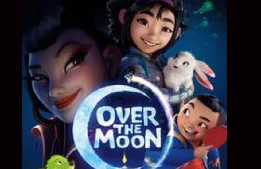 ओवर द मून एक लड़की फेफे की कहानी है। फेफे अपनी मां से चांद की देवी, छांगा की कहानियां सुनती है और अपनी मां की तरह सच्चे प्यार में यकीन करती है, लेकिन उसकी मां का निधन हो जाता है और फेफे अपने जीवन में किसी और को अपनी मां की जगह नहीं दे पाती है। फिल्म सीख देती है कि किसी के चले जाने से जीवन नहीं रुकता है। हमें हमेशा प्यार को दूसरा मौका देना चाहिए। ये फिल्म नेटफ्लिक्स पर मौजूद है। Photos: Social Media