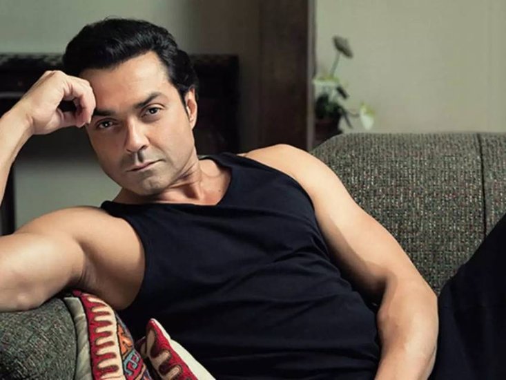 बॉबी ने कहा कि उनके अलावा परिवार का कई सदस्य अपने काम को लेकर घर में बात नहीं करता है।