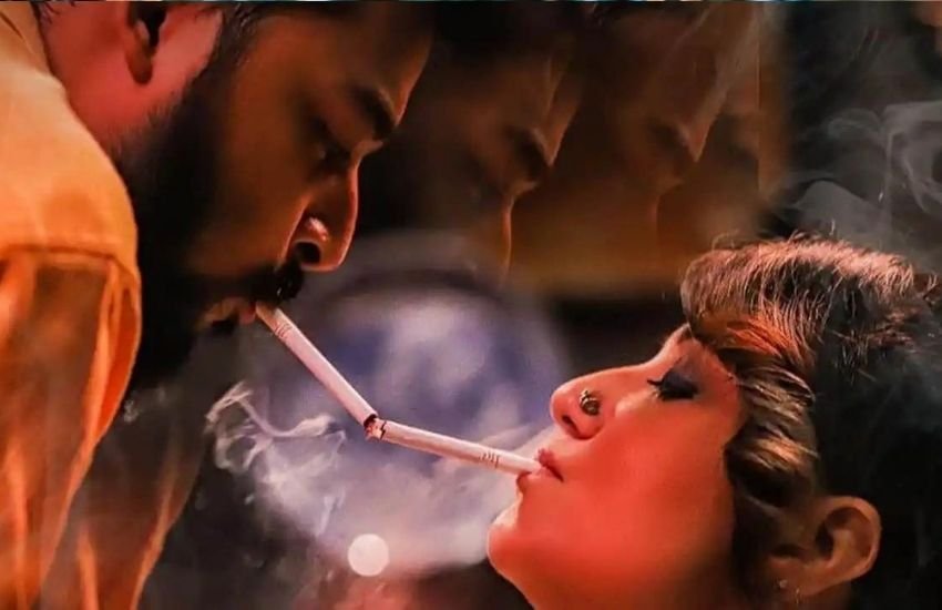 वेब सीरीज 'चरित्रहीन' अपने बोल्ड कंटेंट के लिए ही जानी गई और इसके सीन ही नहीं पोस्टर पर भी काफी बवाल मचा था। MX Player पर इस वेब सीरीज को रिलीज किया गया था।