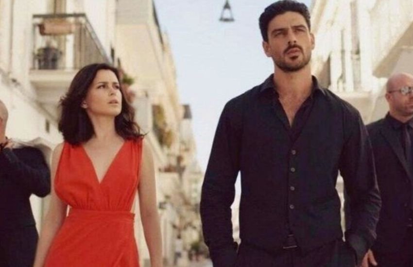 ब्लैंका लिपिंस्का के उपन्यास पर केंद्रित 365 डेज सीरीज के बोल्ड सीन्स की वजह से इस पर भी काफी विवाद हुआ था। एक वर्ग ने इस सीरीज की जमकर आलोचना भी की थी।