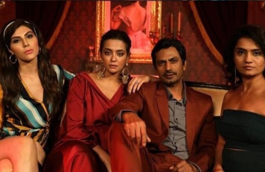 वेब सीरीज 'सेक्रेड गेम्स' अपने बोल्ड और इरॉटिक कंटेंट के साथ-साथ कहानी की वजह से भी काफी विवादों में रही थी। अनुराग कश्यप और विक्रमादित्य मोटवानी द्वारा निर्देशित इस सीरीज में सेमी न्यूड सीन, गाली-गलोच और हिंसा वाले सीन पर बवाल मचा था। पॉलिटिकल ड्रामा पर बनी इस सीरीज की रेटिंग भी हाई रह थी।