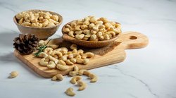Weight Loss: क्या काजू खाने से बढ़ जाता है वजन? जानिये सच्चाई