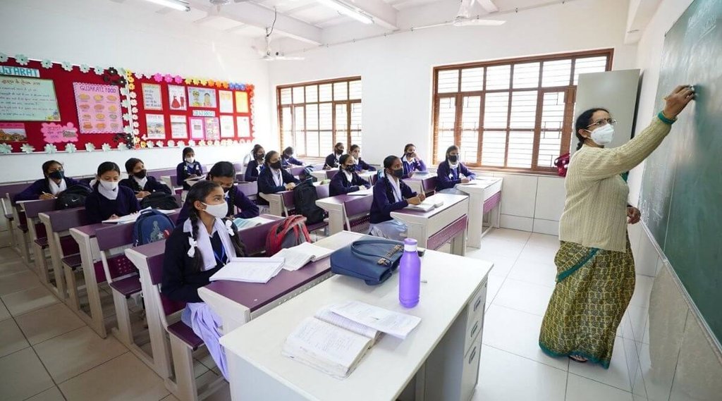 smart room class, delhi govt schools, aap