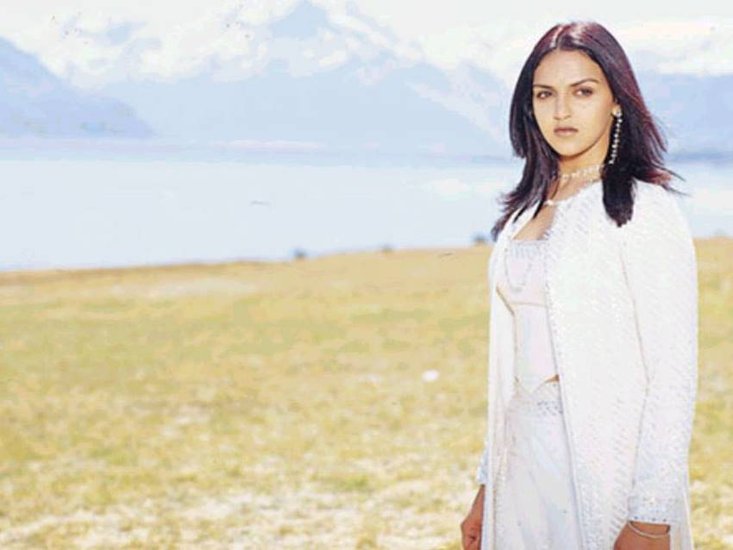 अपने डेब्यू को लेकर ईशा देओल ने सोशल मीडिया में एक पोस्ट लिखा था जिसमें उन्होंने बताया था कि तब कैसा नजारा था।