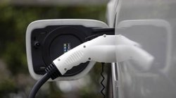 EV Charging Infra: अगर EV लेने की सोच रहे हैं तो विद्युत मंत्रालय का यह बयान सुनकर झट से ले पाएंगे फैसला