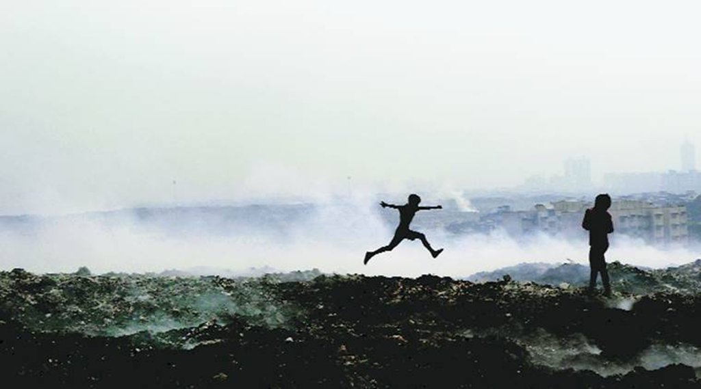 जोखिमों से जूझता समाज