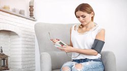 BP Control Tips: ब्लड प्रेशर कंट्रोल करने के लिए इन 5 नेचुरल उपायों को अपनाएं