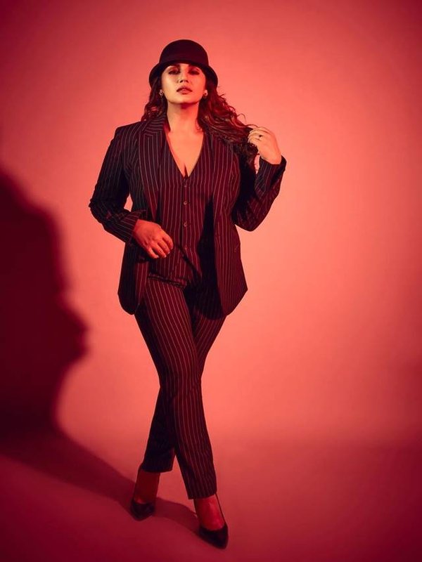 huma qureshi looks