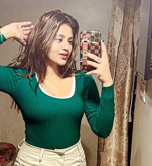 Anjali Arora: अंजली अरोड़ा सोशल मीडिया इन्फलुएंसर हैं। इंस्टाग्राम पर इनके 10 मिलियन से ज्यादा फॉलोअर्स हैं।