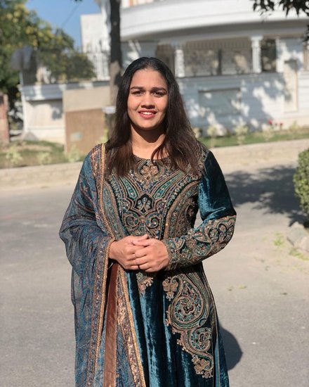 Babita Kumari Phogat: कॉमनवेल्थ गेम्स में भारत को मेडल दिलाने वाली बबीता फोगाट को भला कौन नहीं जानता। 'दंगल' फिल्म बबीता और उनकी बड़ी बहन गीता फोगाट की असल जिंदगी पर ही आधारित थी।