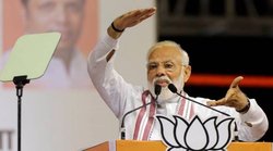 PM मोदी बोले – योगी सरकार में 4.5 लाख लोगों को मिली सरकारी नौकरी, लोगों ने यूं ली चुटकी – मुझे भी जबरदस्ती लेखपाल बनाया गया