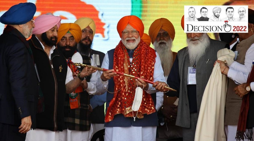 पंजाब चुनाव में बीजेपी इस बार सिख नेताओं दांव आजम रही है। पीएम नरेंद्र मोदी जब भी पंजाब जाते हैं तब वह पगड़ी पहने जरूर नजर आते हैं। (Indian Express photo by Gurmeet Singh)