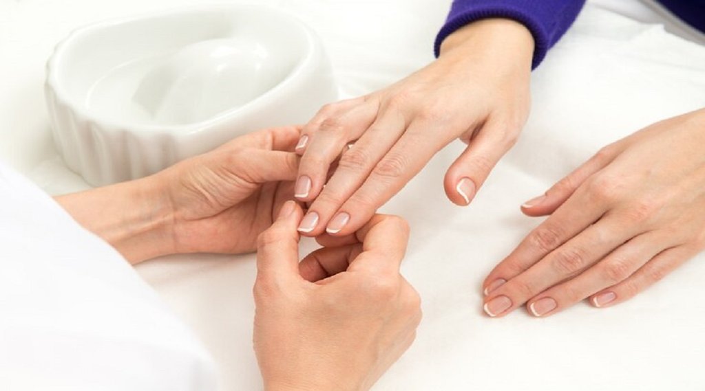 nails