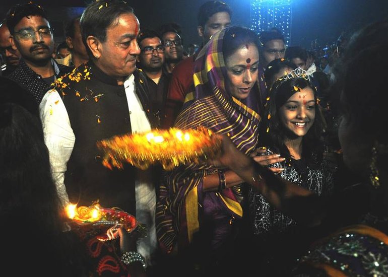 कांग्रेस के बड़े नेता और केंद्र में मंत्री रहे अमेठी के संजय सिंह और अमीता सिंह पति पत्नी हैं। अमीता सिंह अमेठी विधायक थीं। अब दोनों बीजेपी में हैं।