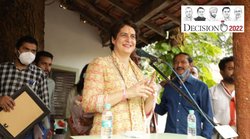 ‘पीएम कहते हैं कि कांग्रेस 100 साल तक सत्ता में नहीं आना चाहती’- प्रियंका गांधी से पूछा गया सवाल तो मुस्कुराते हुए दिया ये जवाब