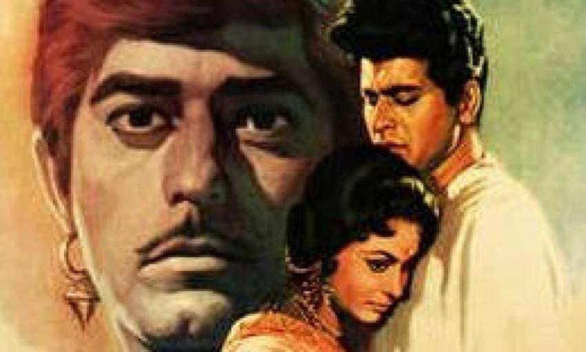 1968 में आई फिल्म नीलकमल में राजकुमार ने ऐसे भूत की भूमिका निभाई थी जो अपनी एक्स लवर को परेशान करता है।