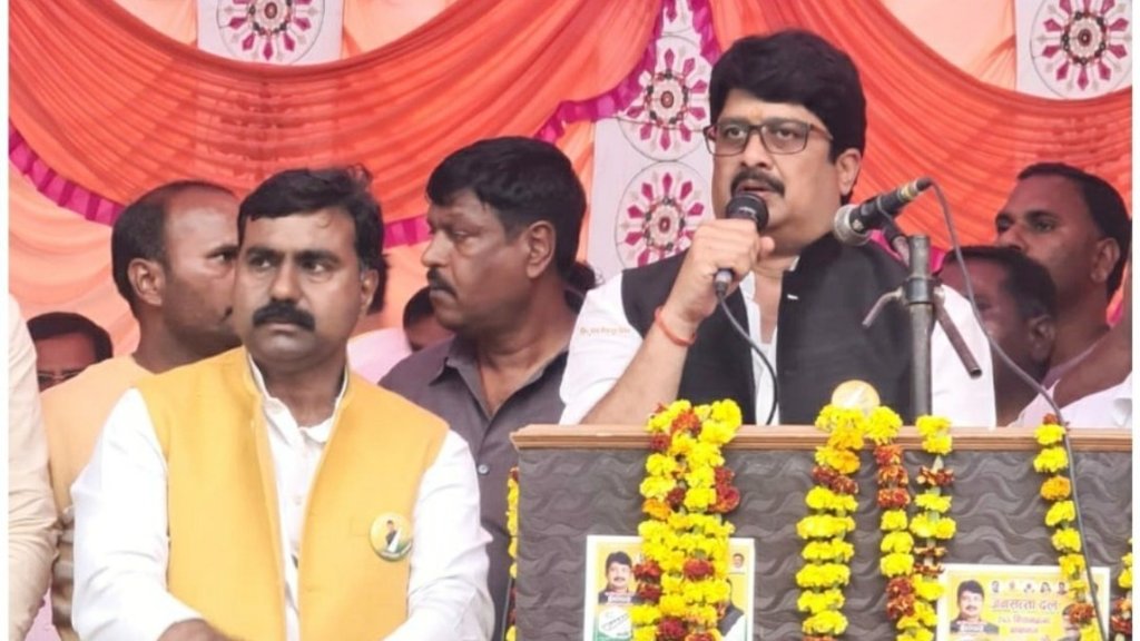 बाहुबली रघुराज प्रताप सिंह उर्फ़ राजा भैया अपनी परंपरागत सीट कुंडा से इस बार भी विधानसभा चुनाव लड़ रहे हैं। (फोटो: फेसबुक/ JansattaDal)