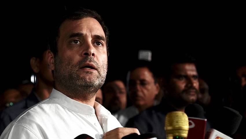 सोशल मीडिया पर भी बीजेपी के कई नेताओं ने राहुल गांधी के बयान पर मोर्चा खोल रखा है। इस बीच आइए देखते हैं अमित शाह से उनके घर पर मिलने पहुंचे नेताओं की कुछ तस्वीरें: