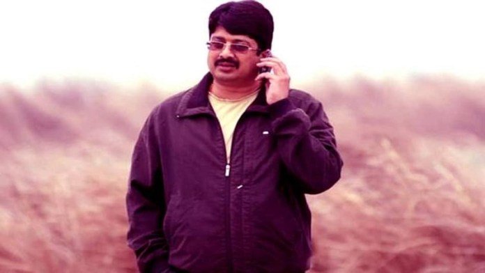 दरअसल राजा भैया एक बार प्लेन उड़ा रहे थे। प्लेन क्रैश हो गया था। इस हादसे में उनको काफी चोट भी लगी थी। राजा भैया के ऊपर बिना अनुमति और बिना लाइसेंस प्लेन उड़ाने के जुर्म में केस भी दर्ज हुआ था।