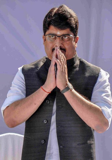 हाल ही में राजा भैया ने एक इंटरव्यू में जातिवाद के सवाल पर कहा कि वह इसके खिलाफ हैं और चाहते हैं कि जाति की बात सिर्फ सजातीय विवाह तक ही सीमित रहे तो ठीक है।