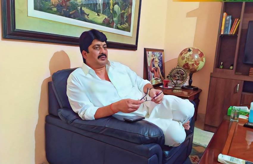Raja Bhaiya On Inter Caste Marriage: राजा भैया जनसत्ता दल लोकतांत्रिक के अध्यक्ष हैं। कुंडा (Kunda) विधानसभा सीट से विधायक रघुराज प्रताप सिंह (Raghuraj Pratap Singh) उर्फ राजा भैया का मानना है कि लोगों को इंटरकास्ट मैरिज नहीं करनी चाहिए। उनके मुताबिक वह चाहते हैं कि उनके बच्चों की शादी भी सजातीय हो।