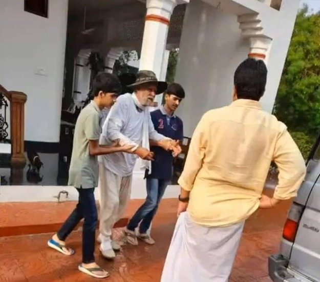 राजा भैया ने बताया कि उन दिनों उनपर जितने भी मुकदमे दर्ज हुए वो सब बदले की भावना से थे। अपने पिता उदय प्रताप सिंह के जेल जाने के किस्से को भी राजा भैया ने बताया।