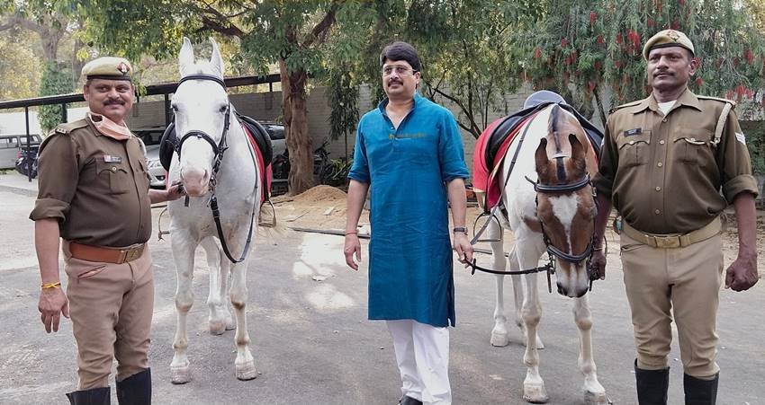 राजा भैया ने हाल ही में द लल्लनटॉप को दिये इंटरव्यू में बताया है कि साल 2004 के लोकसभा चुनावों के दौरान मुलायम सिंह यादव ने उनसे कहा था कि आप लोकसभा चुनाव लड़ लीजिए हमारे टिकट पर।