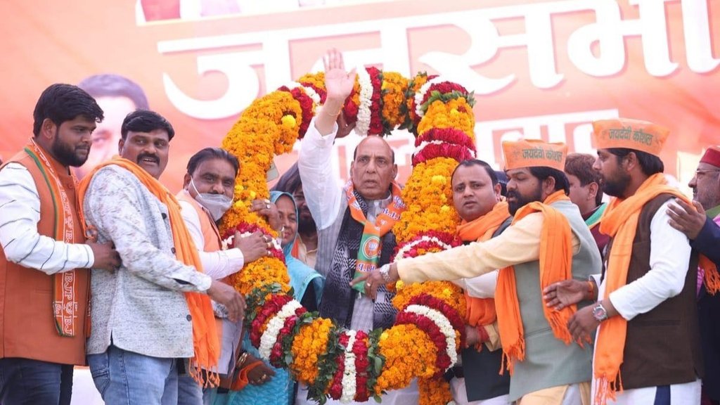 एक चुनावी जनसभा में केंद्रीय रक्षा मंत्री राजनाथ सिंह (फोटो: फेसबुक/ राजनाथ सिंह)