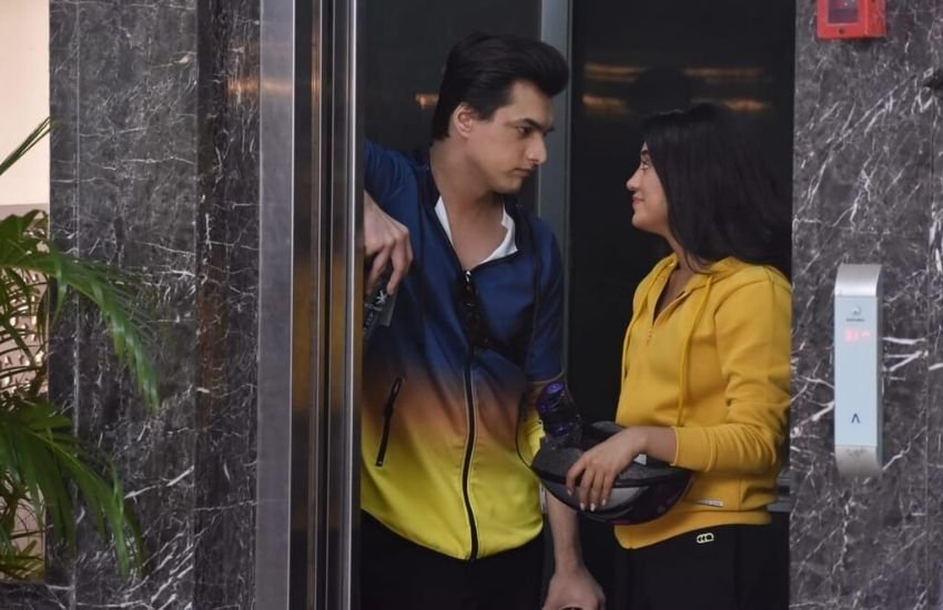 शिवांगी जोशी और मोहसिन खान एक दूसरे के बेस्टफ्रेंड हैं, लेकिन अचानक ऐसा क्या हुआ कि शिवांगी अपने दोस्त से नाराज़ हो गई हैं।