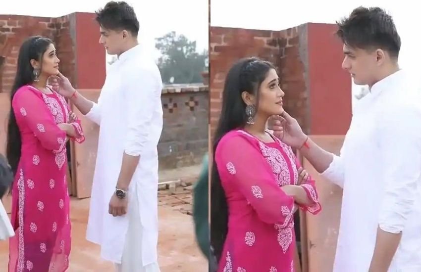 इस तस्वीर में मोहसिन अपनी ऑनस्क्रीन पार्टनर शिवांगी को प्यार से मनाते नजर आ रहे हैं और शिवांगी गुस्से में खड़ी हैं।