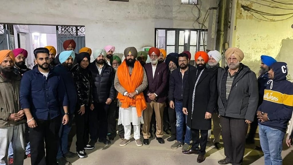 अपने क्षेत्र में चुनाव प्रचार करते लोक इंसाफ पार्टी के उम्मीदवार सिमरजीत सिंह बैंस। (फोटो: फेसबुक/simarjitbains13)