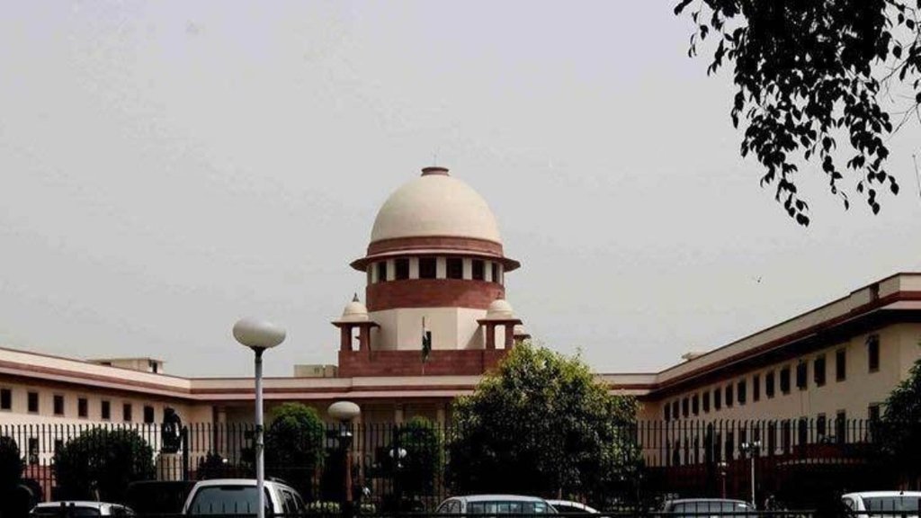 सुप्रीम कोर्ट ने महिला की याचिका को खारिज करते हुए कहा कि आप अपने आईटीबीपी जवान पति का पैसा खर्च कर रही थीं और आरोपी के साथ होटलों में गईं। (एक्सप्रेस फाइल फोटो) 