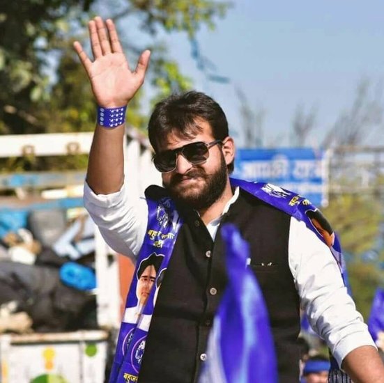 मुख्तार अंसारी के बेटे अब्बास अंसारी मऊ सदर सीट से सुहेलदेव भारतीय समाज पार्टी (SBSP) के टिकट पर चुनाव लड़ रहे हैं। अब्बास नेशनल लेवल के शूटर हैं।