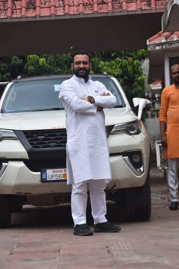 मधुमिता शुक्ला हत्याकांड के आरोपी सजायाफ्ता अमरमणि त्रिपाठी के बेटे अमनमणि गोरखपुर की नौतनवा सीट से चुनाव लड़ रहे हैं।