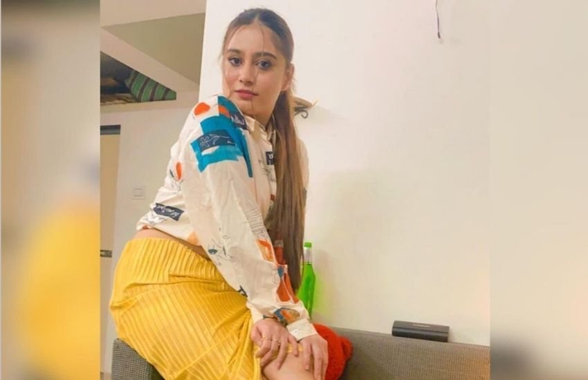 उर्फी की बड़ी बहन उरूसा जावेद हैं। उरूसा पेशे से Entrepreneur हैं। वह मुंबई में रहती हैं और डिजिटल मार्केटिंग के फील्ड में काम करती हैं।