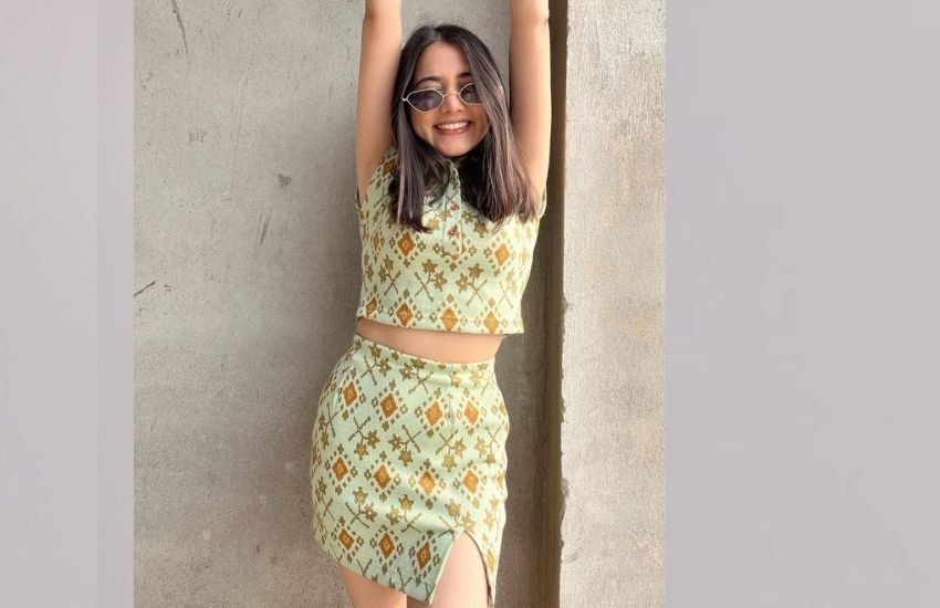 उर्फी की सबसे छोटी बहन हैं अस्फी जावेद, जो काफी स्टाइलिश हैं। 