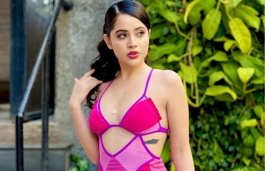 अपनी ड्रेसिंग के लिए हमेशा चर्चाओं में रहने वाली उर्फी जावेद ने कई बार अपने स्ट्रगल के बारे में बताया है, लेकिन पहली बार वह अपनी बहनों के बारे में भी बात की हैं। उनकी बहनें उनकी ही तरह बोल्ड एंड ब्यूटीफुल नजर आती हैं। तो चलिए आज जावेद सिस्टर्स से मिलते हैं।