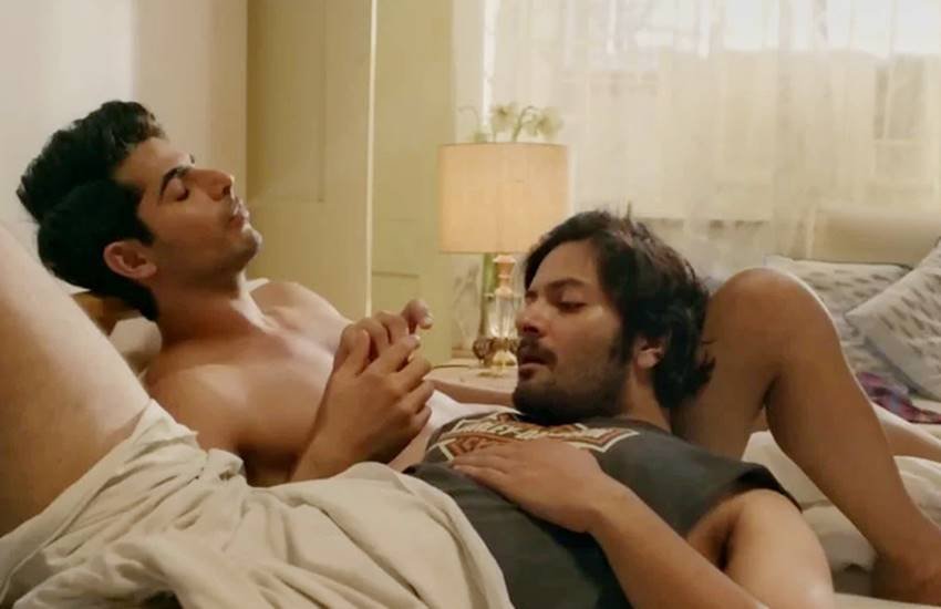 Web Series Based on Gay Relationship: ओटीटी (OTT) प्लेटफॉर्म के तौर पर लोगों के बीच मनोरंजन का एक नया साधन पिछले कुछ सालोंं में काफी पॉपुलर हुआ है। ओटीटी प्लेटफॉर्म पर कई तरह के कंटेंट पर बेस्ड फिल्में और वेब सीरीज (Web Series) उपलब्ध हैं। इनमें से कुछ गे रिलेनशिप पर आधारित हैं। आइए डालें एक नजर: 