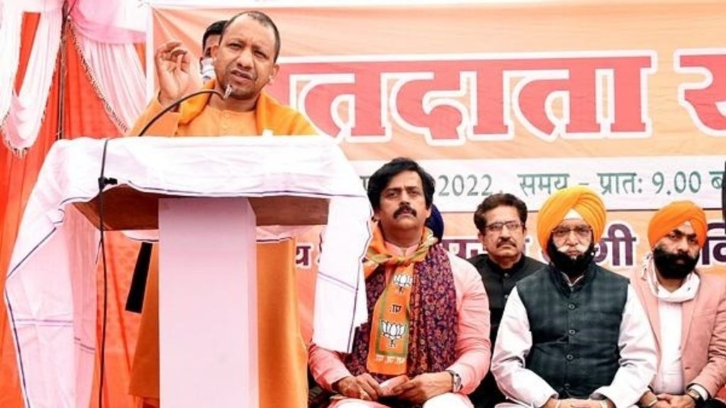 गोरखपुर में मतदाता सम्मलेन को संबोधित करते यूपी सीएम योगी आदित्यनाथ (फोटो: पीटीआई)