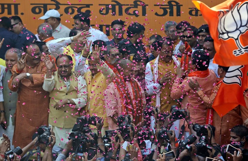 UP Politicians Record: यूपी विधानसभा चुनाव में केशव मौर्या (Keshav Prasad Maurya) जैसे बड़े नेता हारे तो वहीं मुलायम सिंह यादव (Mulayam Singh Yadav) के भाई शिवपाल (Shivpal Yadav) जैसे कुछ नाम हैं जिन्होंने कभी विधायकी ना हारने का अपना रिकॉर्ड कायम रखा है। आइए डालते हैं ऐसे ही कुछ नामों पर एक नजर: 