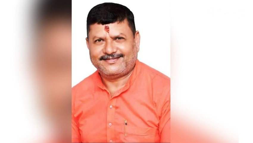 राकेश राठौर गुरु को नगर विकास, शहरी समग्र विकास, नगरीय रोजगार एवं गरीबी उन्मूलन में राज्यमंत्री की जिम्मेदारी सौंपी गई है। सीतापुर से विधायक राकेश राठौर गुरु ने आठवीं तक ही पढ़ाई की है।